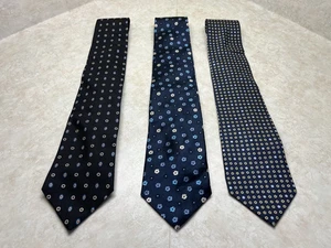 Paket mit 3 Tommy Hilfiger Seidenkrawatten für Herren blau geometrische Designs Einheitsgröße - Bild 1 von 21