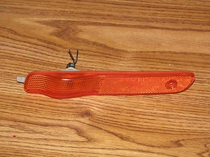 97-00 Saturn  Front Side Marker  Light  LH OEM DRIVER - Picture 1 of 1