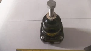 Norgren regulator R38200-RNCA, 290 PSI in, .6 to 30 PSI out - Picture 1 of 6