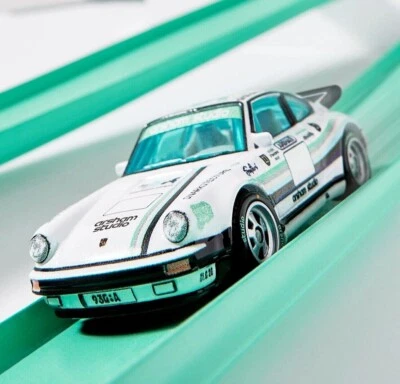 Hot Wheels x Daniel Arsham librea Porsche 930A Mattel exclusivo 1986 NUEVO EN MANO Foto 1 de 4