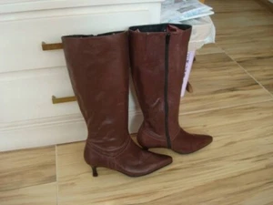 LADIES BROWN LEATHER BOOTS. SIZE 4. 2" HEEL - Imagen 1 de 1