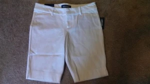 Neu Old Navy weiße Damen-Bermunda-Shorts Gänseblümchen 2 - Bild 1 von 2