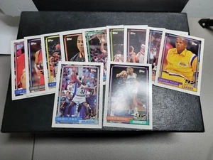SELLADO 1992 93 TOPPS BALONCESTO 11 TARJETAS DE NOVATO PAQUETE INCLUYE SHAQUILLE O'NEAL RC - Imagen 1 de 3