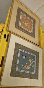 ANTIK! SET 2 GERAHMTE CHINESISCHE SEIDENBAHNEN mit SCHMETTERLING, BLUMEN - Bild 1 von 7