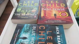 π 3 X Lee Child Novels x 3 - PAST TENSE THE SENTINEL BLUE MOON C - Picture 1 of 3