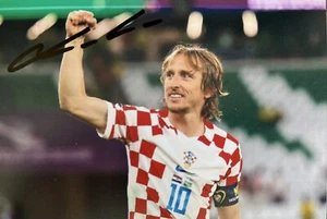 LUKA MODRIC HAND SIGNED 6X4 CROATIA PHOTO 2 - Picture 1 of 1
