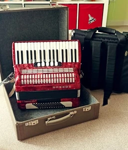 Akkordeon Hohner Concerto III N 72 Bass, rot, +  Koffer + gepolstertem Rucksack - Bild 1 von 5