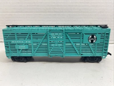 Bachmann HO 40' Santa Fe ATSF 94135 Train Livestock Cattle Stock Car Green 1 - Image 1 of 4