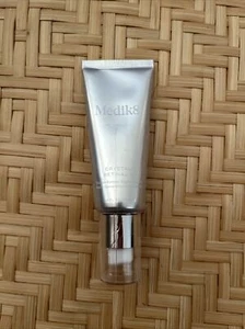 Medik8 Crystal Retinal 3 Nachtserum 1oz/30ml - UVP $64 Neu VERSIEGELT *siehe Bilder - Bild 1 von 3