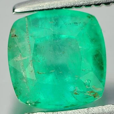 Esmeralda verde 1,21 quilates Forma de cojín 6,2 x 6,1 mm. Piedras preciosas naturales sin calefacción Foto 1 de 4
