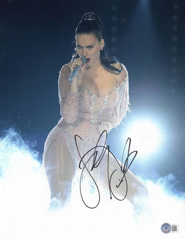 SEXY KATY PERRY SIGNED 11X14 PHOTO AUTHENTIC AUTOGRAPH BECKETT BAS Cover