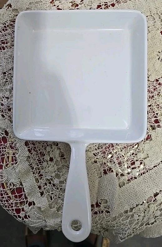 Prizer Ware Cast Iron Enamel Square Egg Skillet SS 1090 Red & White 5 1/2" - Image 1 of 4