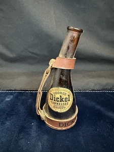 Botella de whisky vintage George Dickel Tennessee Powderhorn con arnés de cuero - Imagen 1 de 4