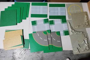HUGE LOT of LEGO BASE PLATES ~ GREEN, GRAY, BEIGE ~ 20 qty of 32 X 32 + MORE - Picture 1 of 7