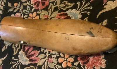 Camilla de madera vintage "The Seroco" de 8"" de longitud con forma de zapato - con mango de tornillo de metal Foto 1 de 4