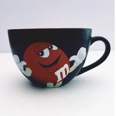 Taza grande de cerámica negra y roja Red M&M Character 16 oz M&M's World 2015 Foto 1 de 4