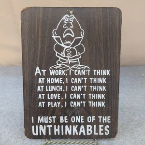 De colección 1968-73 Tablero de prensado KMart Cartel de pared Placa Cita impensable - Humor Kitsch - Imagen 1 de 2