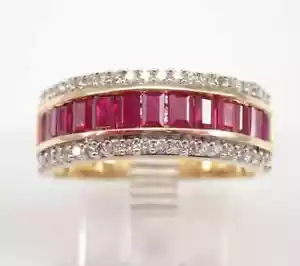 Banda de aniversario de rubí rojo creada en laboratorio corte baguette de 2,50 quilates chapada en oro amarillo de 14 quilates - Imagen 1 de 7