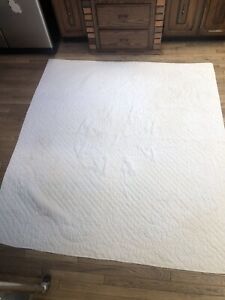 Vintage heirloom hand quilted white matelaise bedspread cotton twin lightweight