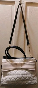 Betsey Johnson Handtasche Handtasche gesteppt Herzen Kunstleder Kreuzriemen rosa Schleife - Bild 1 von 23