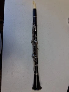 Bundy Clarinet w/mouthpiece  - Picture 1 of 8