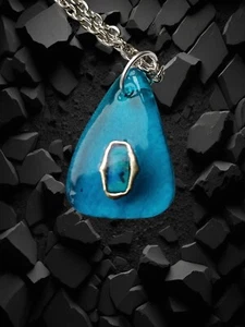 Teal green sea glass pendant necklace - Picture 1 of 3