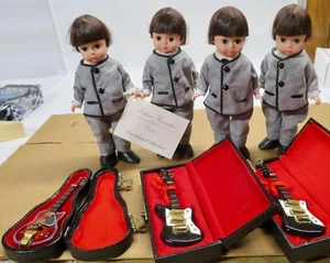 Juego Coleccionable Madame Alexander Rock & Roll Group The Beatles con 3 Instrumentos - Imagen 1 de 9