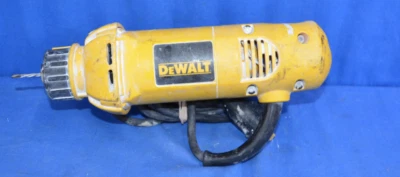 DEWALT DW660 30000 RPM 5 AMP Heavy Duty Cut-Out Tool - Image 1 of 2