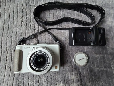 Panasonic Lumix DMC-LX7 Leica Lens and Charger - Image 1 of 4
