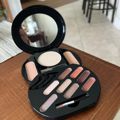 Avon Perfect Look Color Palette - Lip, Face, Eye Warm New No Box - Image 1 of 4