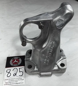Mercedes-Benz W123 300D Left Engine Mount Bracket 6172233604 (825) - Bild 1 von 7