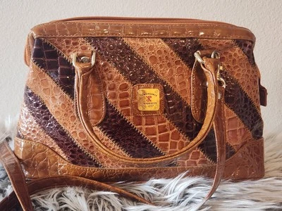 Bandolera de cuero patrón cocodrilo renacentista artículos de cuero marrón  Foto 1 de 4