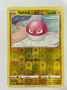 Juego de cartas coleccionables Pokémon Voltorb Vivid Voltage 045/185 holograma inverso inglés común 2020 casi nuevo - Imagen 1 de 2