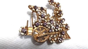 Vintage Emaille Blume und lila Strass goldfarben Metall Zug Brosche - Bild 1 von 13