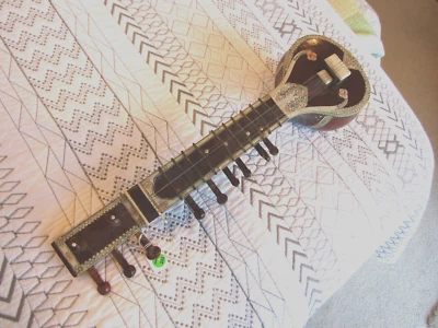 SITAR miniatura para colgar en la pared, ornamentado, incrustado Foto 1 de 4