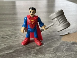 🔥 Modellino Fisher Price Imaginext SUPERMAN DC Super Friends rosso e blu 3" - Foto 1 di 4