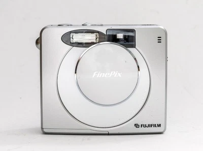 Rare and working - Silver Fujifilm FinePix 30i Compact Digital Camera! - Bild 1 von 4
