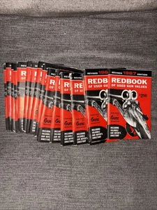 Lote De 16 1967 Libro Rojo De Valores De Armas Usadas Edición Revisada Folleto De Colección - Imagen 1 de 6