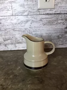 VTG STRAWBERRIES FREEZER TO OVEN STONEWARE CREAMER TAN & BROWN 4" TALL - Picture 1 of 4