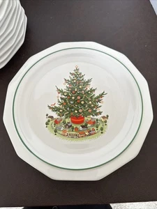 5 Pfaltzgraff Christmas Heritage 10 1/8" Dinner Plates - Picture 1 of 14