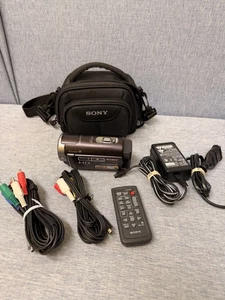 Videocámara Sony HDR-CX350 HDMI Handycam Flash 12x con bolsa y tarjeta SD de 128 GB - Imagen 1 de 17