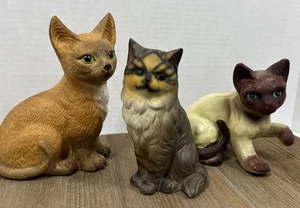 Lote De Tres Estatuillas De Gato De Cerámica/Porcelana De Colección/Arte Popular/Felino - Imagen 1 de 24
