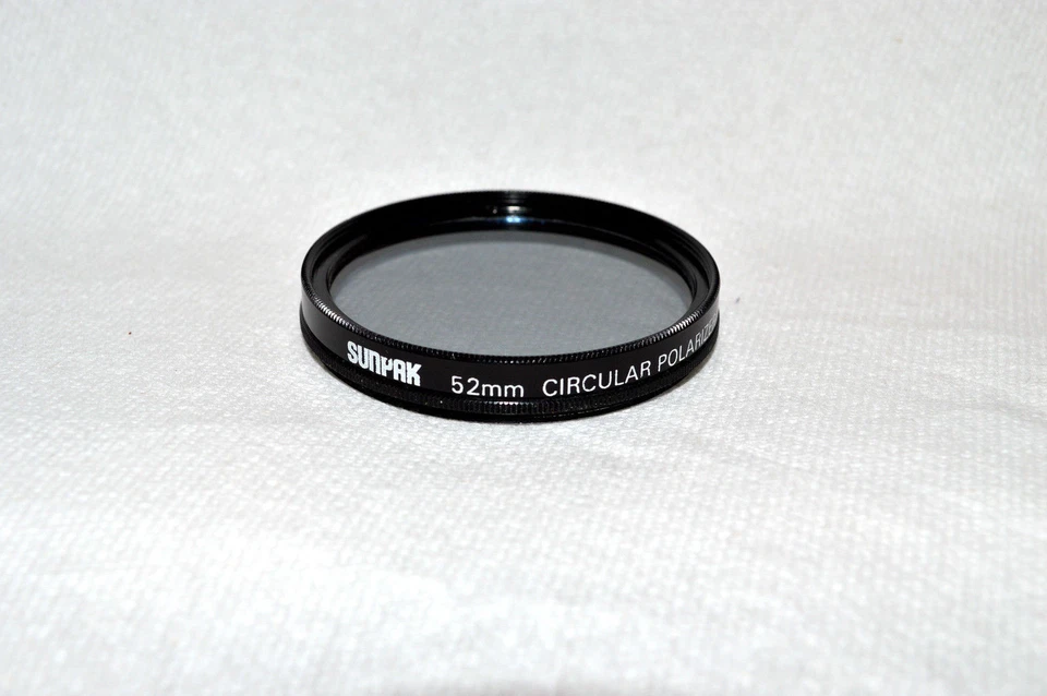 Sunpak 52 mm Circular Polarizer Screw-In Filter (L-179) - Image 1 of 1