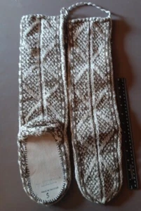 Kleine kniehohe Wollstrick Slipper Pullover Socken Ledersohle. Packistan. - Bild 1 von 6