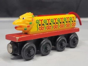 Thomas & seine Freunde Holzeisenbahn Zug Panzer Lok - Chinesischer Drache - 1998 - Bild 1 von 7