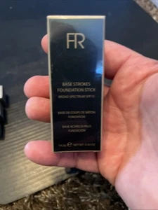 Base Strokes Toasted Almond Crème Foundation Stick Flori Roberts Full Coverage - Picture 1 of 7