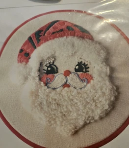 Kit de bordado vintage Bernat Holiday Hoop Crewel Mr Kringle 1979 nuevo de stock - Imagen 1 de 3