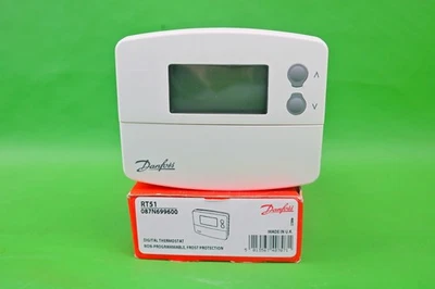 Danfoss RT51 Digital Wired Set-back Thermostat 087N699600 - Image 1 of 4