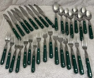 Washington Forge Mardi Gras Green Stainless Plastic Setting For 8 Total 32 Piece - Picture 1 of 10