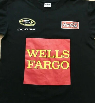 CAMISETA KYLE PETTY NASCAR #45 WELLS FARGO CHASE AUTÉNTICA NEGRA NUEVA CON ETIQUETAS GRANDE Foto 1 de 3